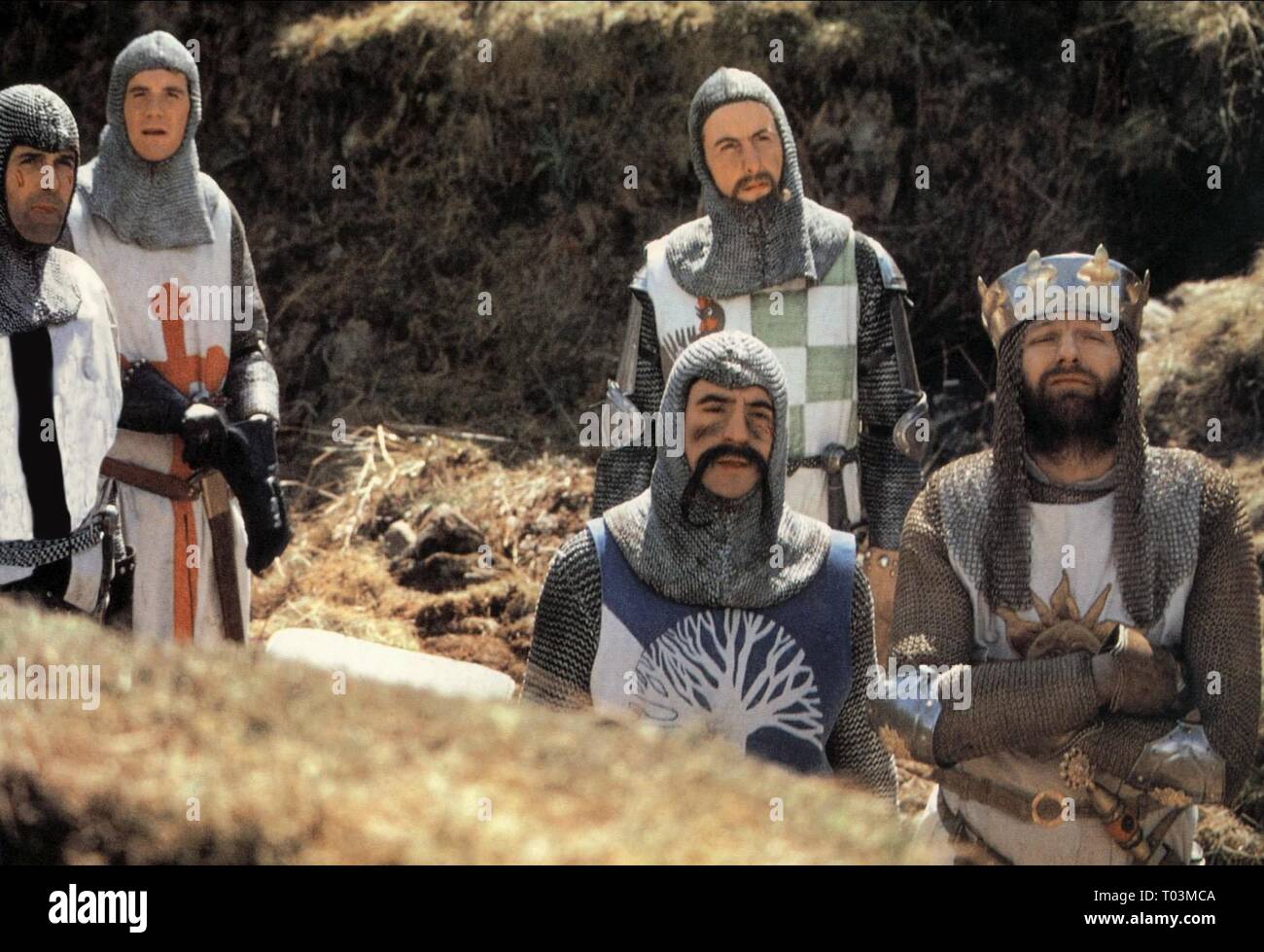 JOHN CLEESE, Michael Palin, Terry Jones, ERIC IDLE, Graham Chapman, Monty Python und der Heilige Gral, 1975 Stockfoto