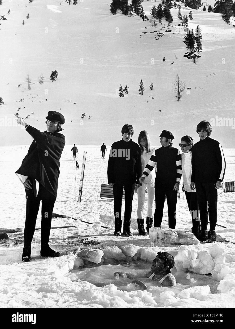 JOHN LENNON, PAUL MCCARTNEY, Ringo Starr, George Harrison, HELP!, 1965 Stockfoto