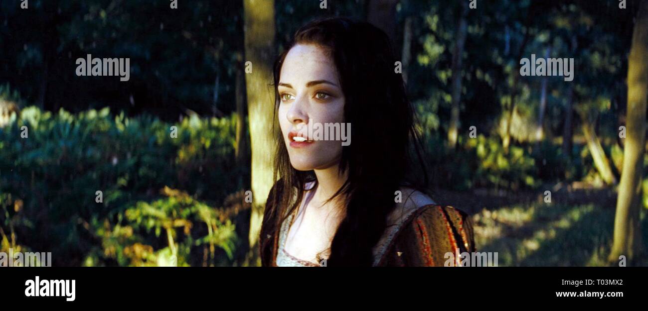 Kristen Stewart Snow White Huntsman Stockfotos Und Bilder Kaufen Alamy