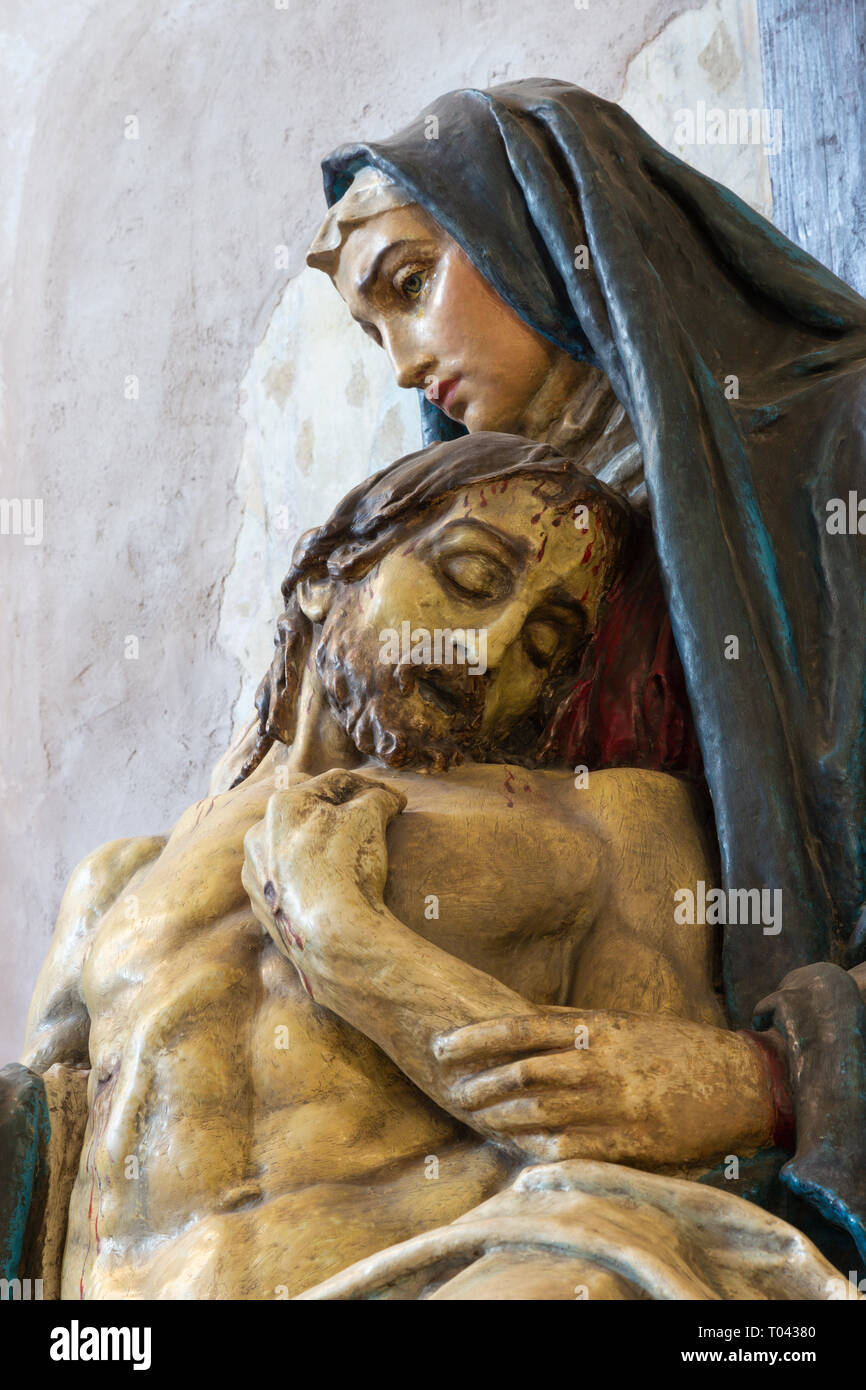 Prag, tschechische Republik - 14. Oktober 2018: Die Details der Statue der Pieta in der Kirche von St. Egidius (jiljí) von unbekannten Künstlers. Stockfoto
