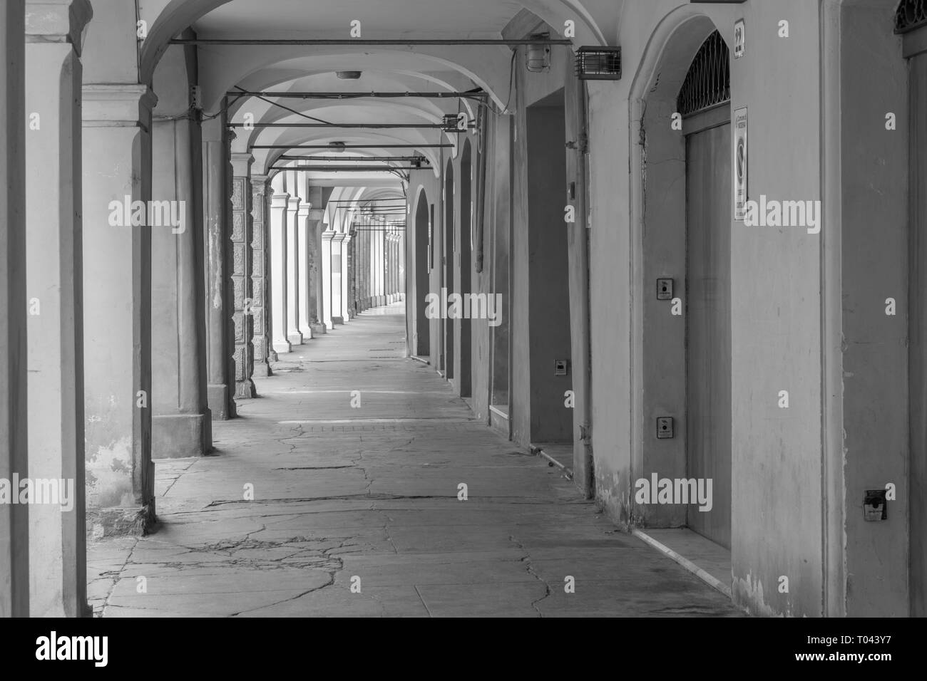 Modena - Die arkaden der Altstadt. Stockfoto