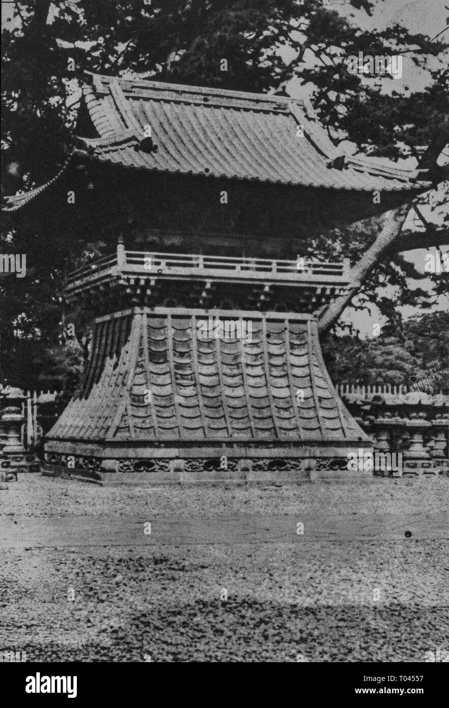 Altes Foto von Zojoji Tempel, Minato-Ku, Tokyo, Japan. Bunshoin-den. Mausoleum. Glockenturm. Stockfoto