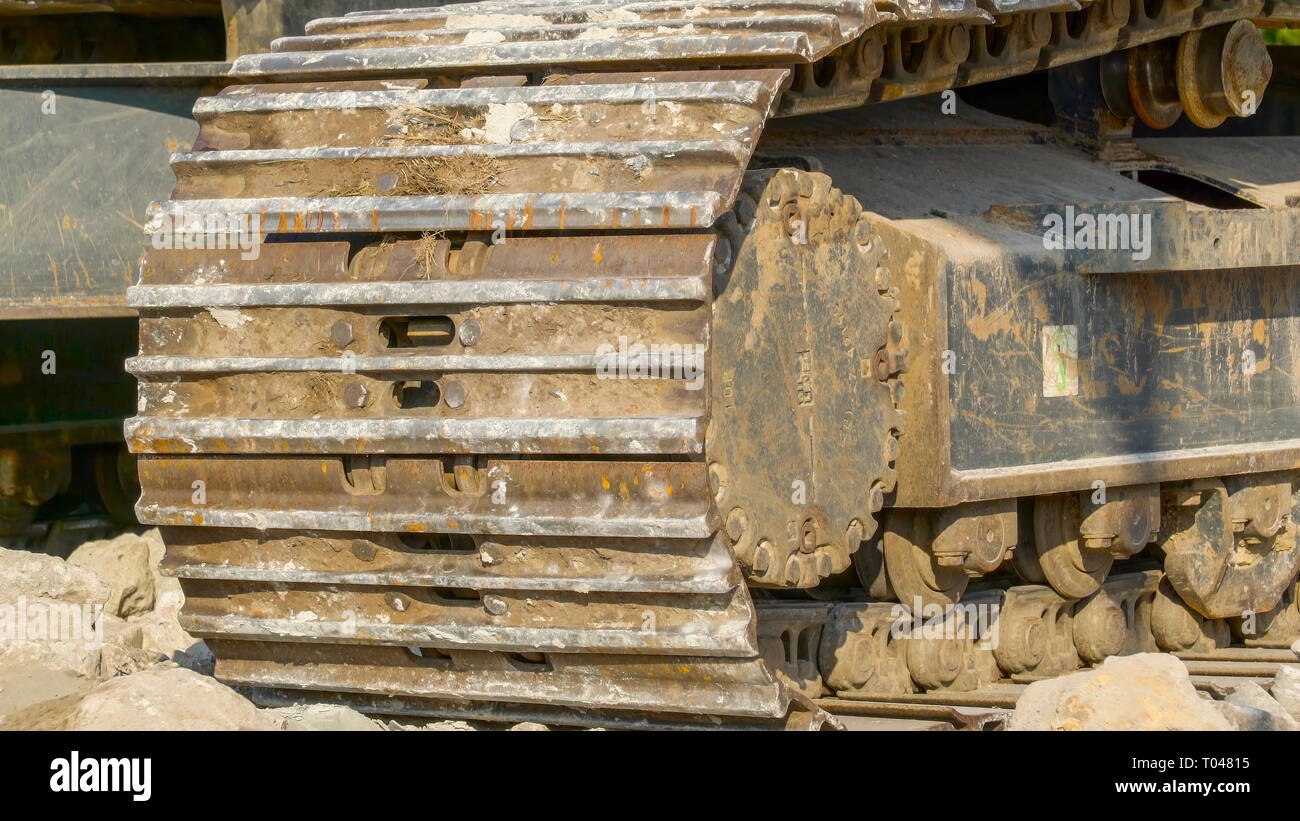 Die alten Platten der große schwere Ausrüstung in der Baustelle eine der großen Maschinen in großen Industrien verwendet werden Stockfoto