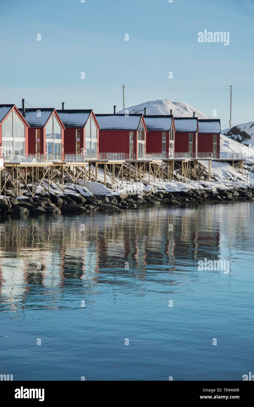 Rot Kabinen in Ballstad, Lofoten, Norwegen Stockfoto