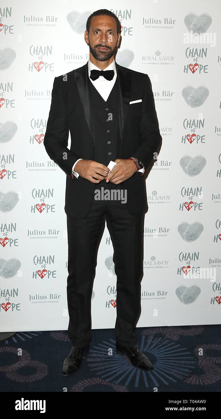 Nov 17, 2016 - London, England, UK-Kette der Hoffnung Galaball 2016 Grosvenor House Hotel - Roter Teppich Ankünfte Foto zeigt: Rio Ferdinand Stockfoto