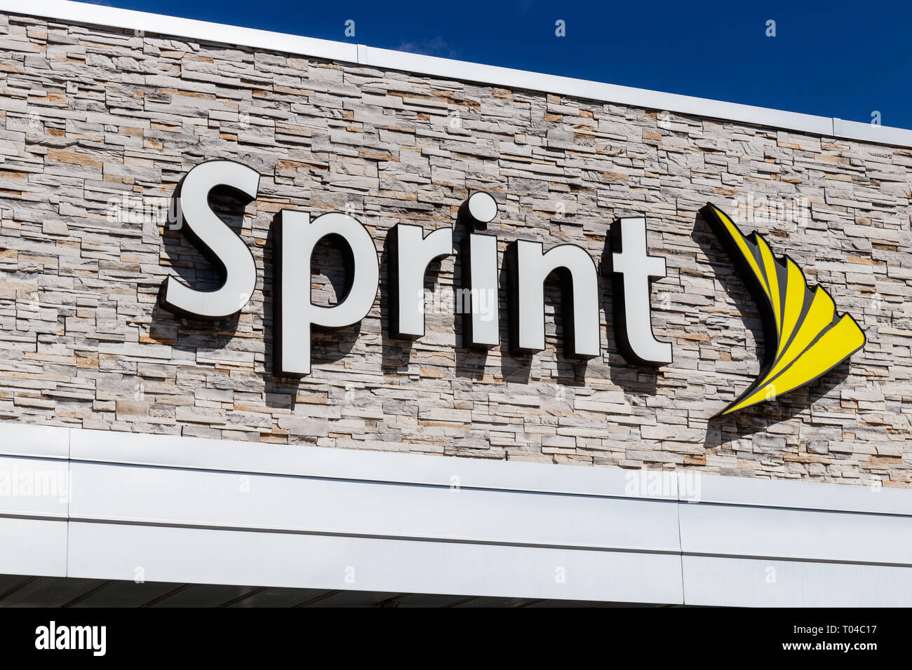 Indianapolis - ca. März 2019: Sprint Wireless Retail Store. Sprint ist ein Tochterunternehmen der Japan SoftBank Group Corporation I Stockfoto