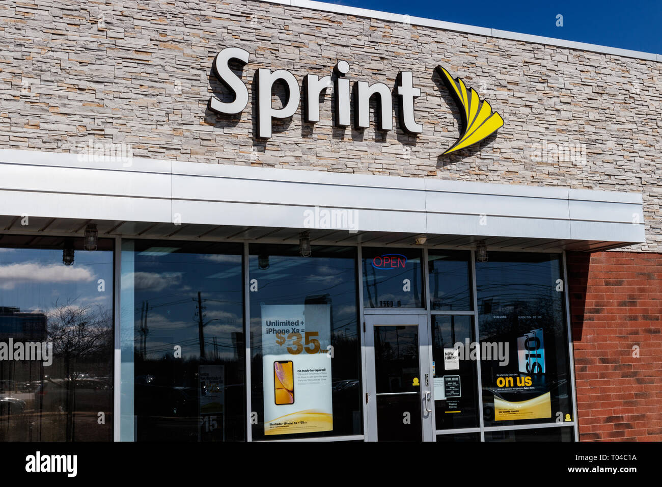 Indianapolis - ca. März 2019: Sprint Wireless Retail Store. Sprint ist ein Tochterunternehmen der Japan SoftBank Group Corporation II. Stockfoto