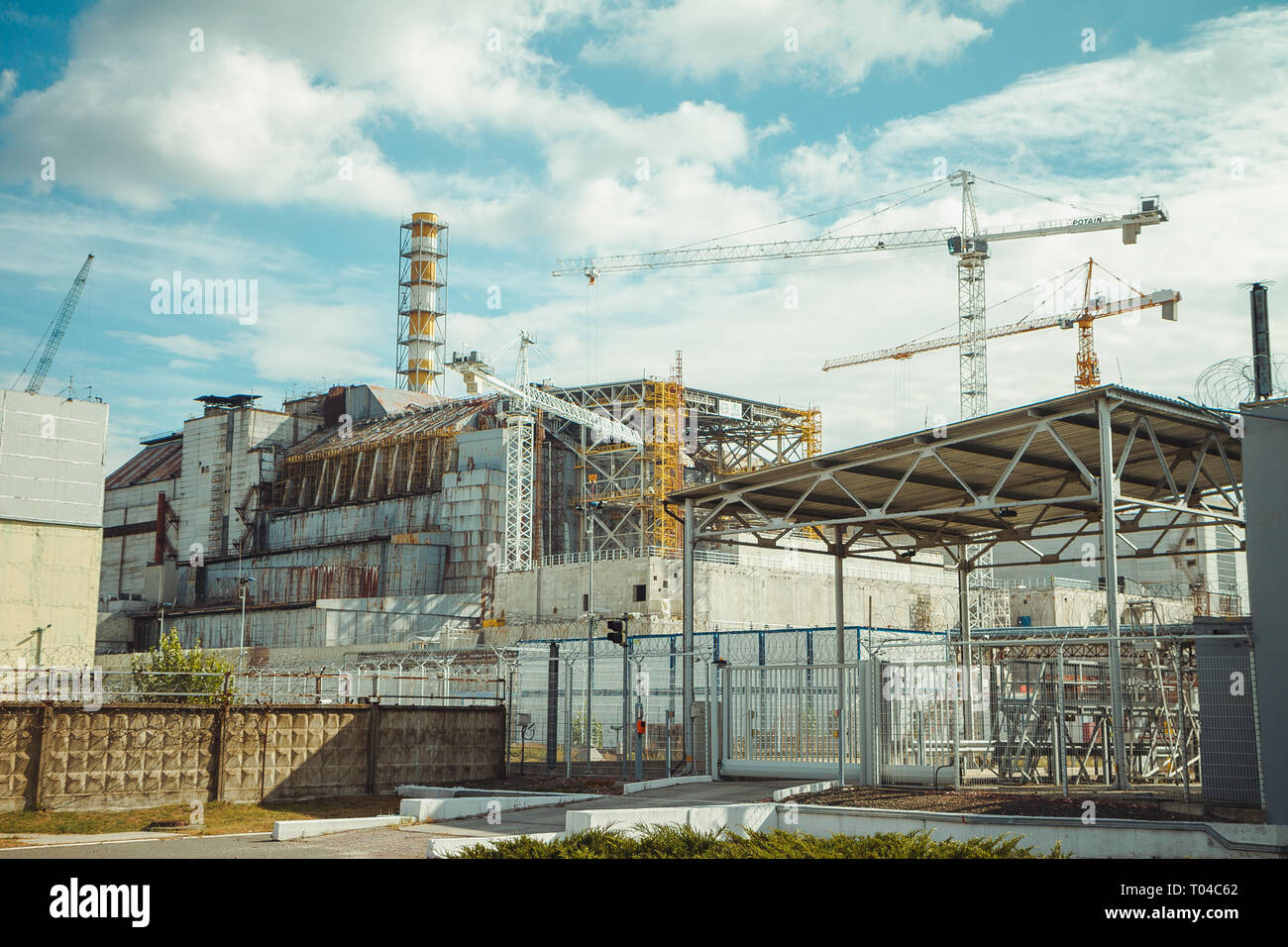 Vierte Reaktor ohne umschließende Sarkophag. Tschernobyl - ChNPP. Radioaktive Zone in der Stadt Pripyat - verlassene Geisterstadt Stockfoto