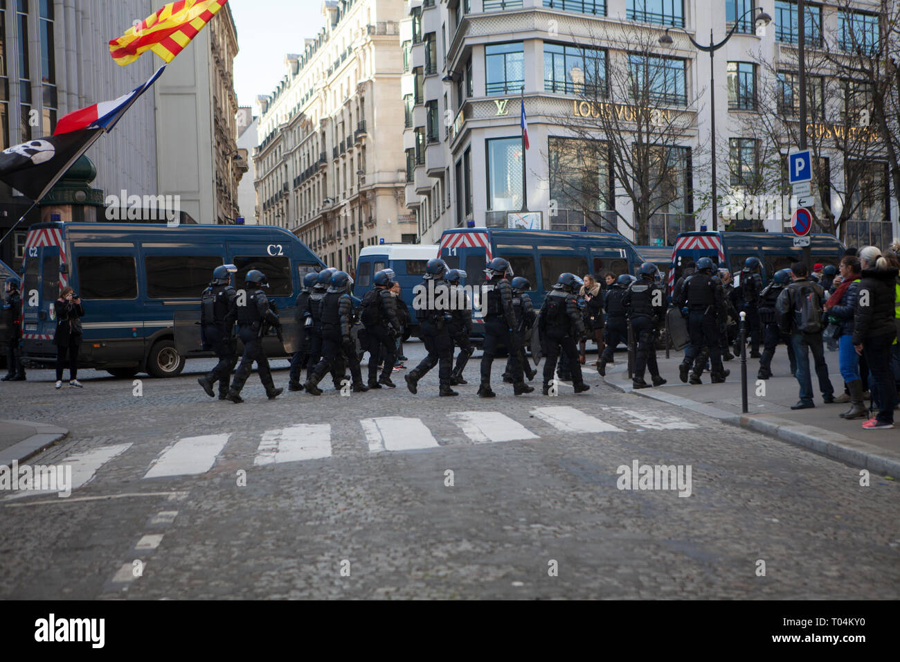 Akte 18 der Gewalt die 'Gelb' für eine nie dagewesene seit Dezember brach in Paris, im 18. aufeinander folgenden Samstag der Mobilisierung Stockfoto