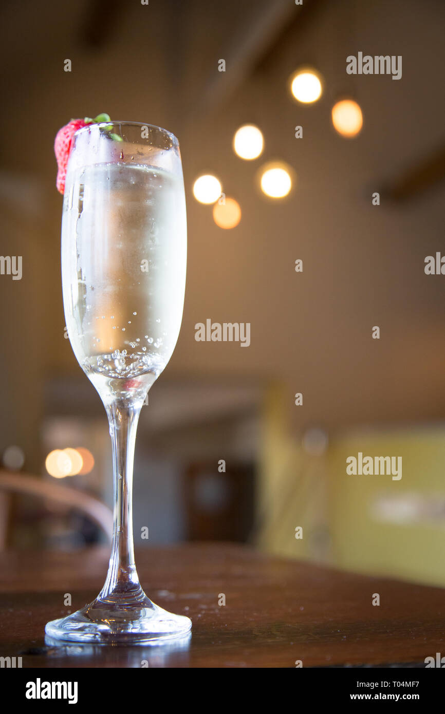 Eisige Glas Prosecco für Flöte Glas Stockfoto