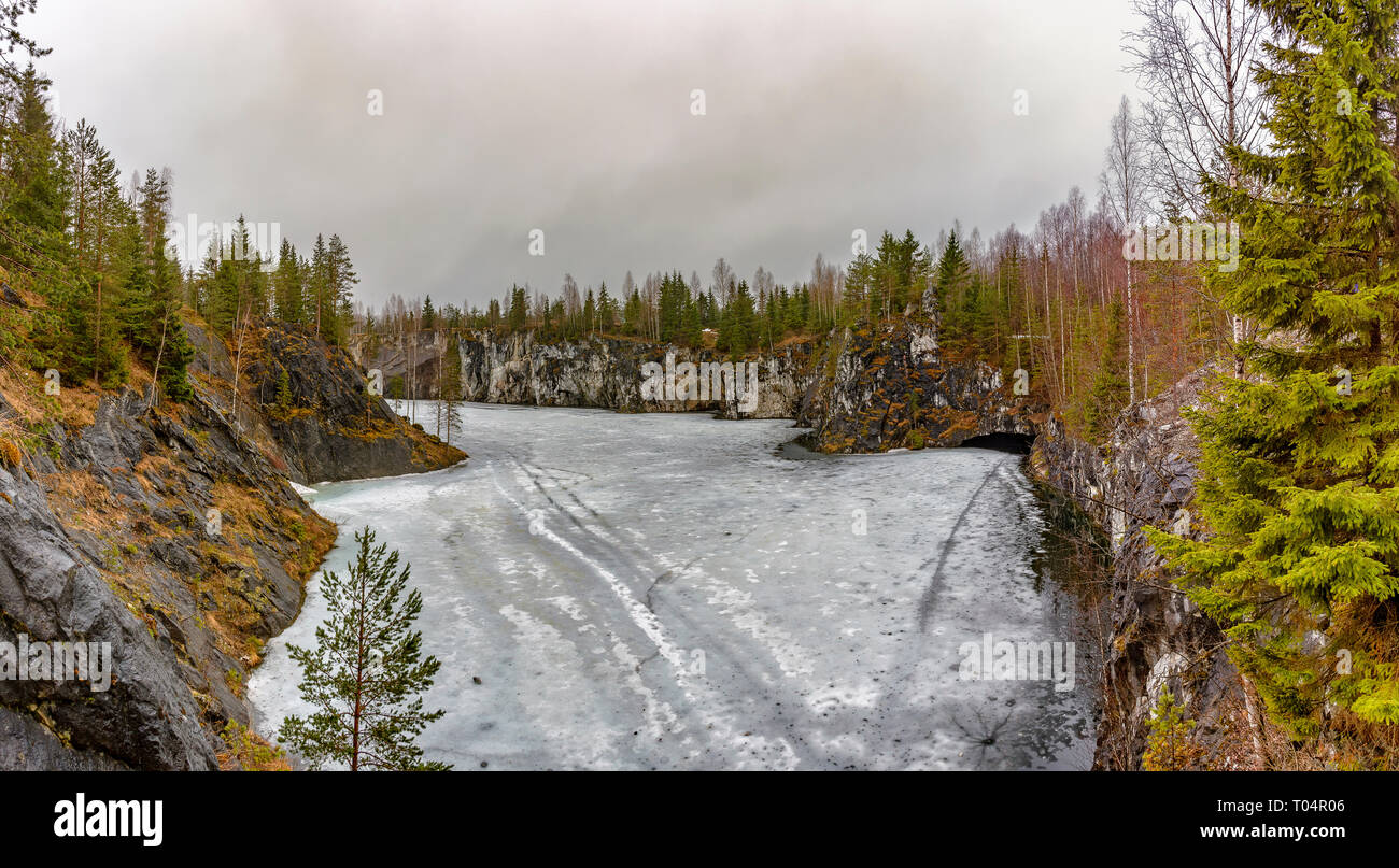 Mountain Park 'Ruskeala'. Touristische Objekt in Sortavala Bezirk der Republik Karelien. Stockfoto