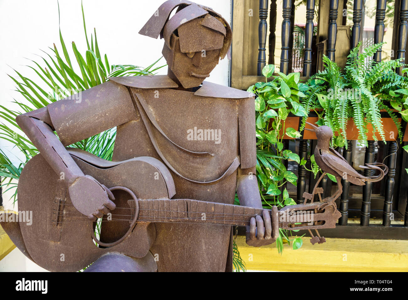 Cartagena Kolumbien,Zentrum,Zentrum,Getsemani,Skulptur aus Metall für öffentliche Kunst,Plazuela de Pozo,Gitarrist,COL190120015 Stockfoto