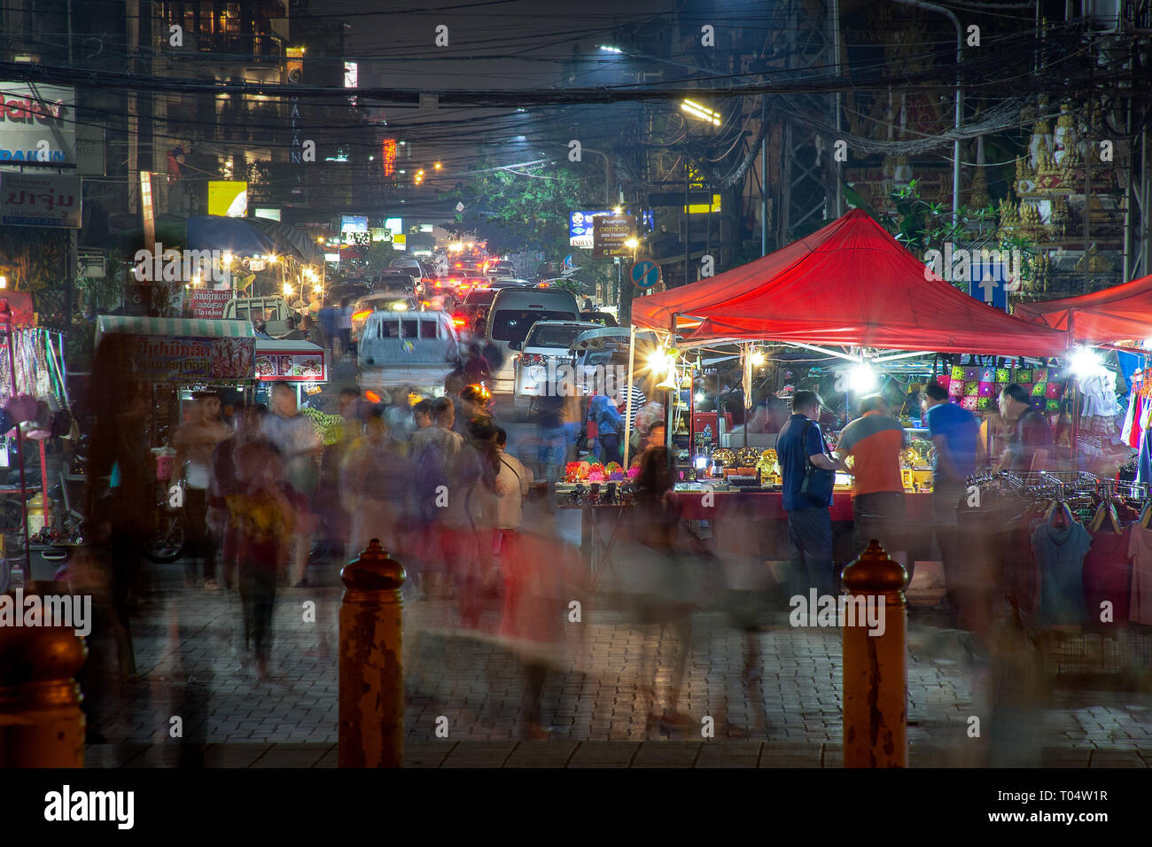Lange Belichtung motion Nacht Zeit Bild eines Loas Night Market. Stockfoto