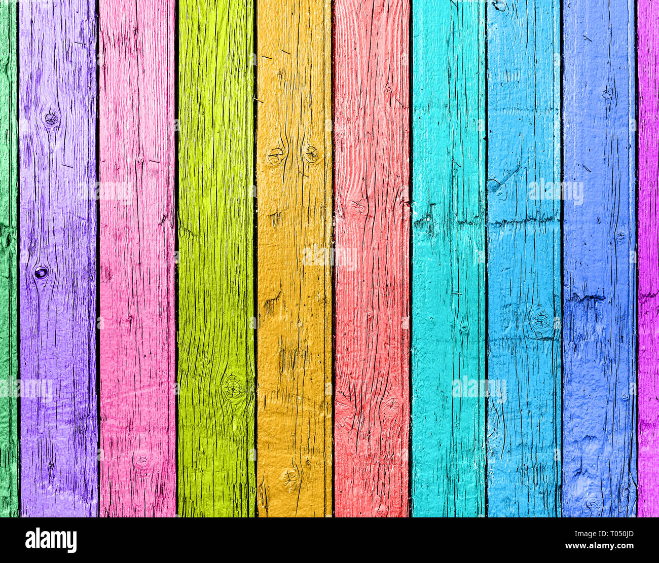 Alte Planken in den Farben des Regenbogens. Buntes Holz Hintergrund Stockfoto