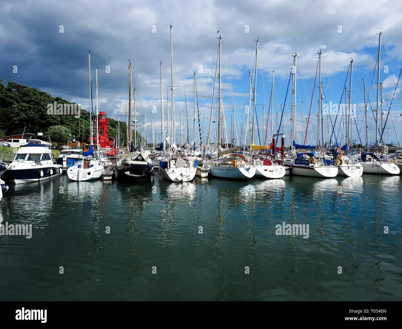 Yachten in Suffolk Yacht Hafen Stockfoto