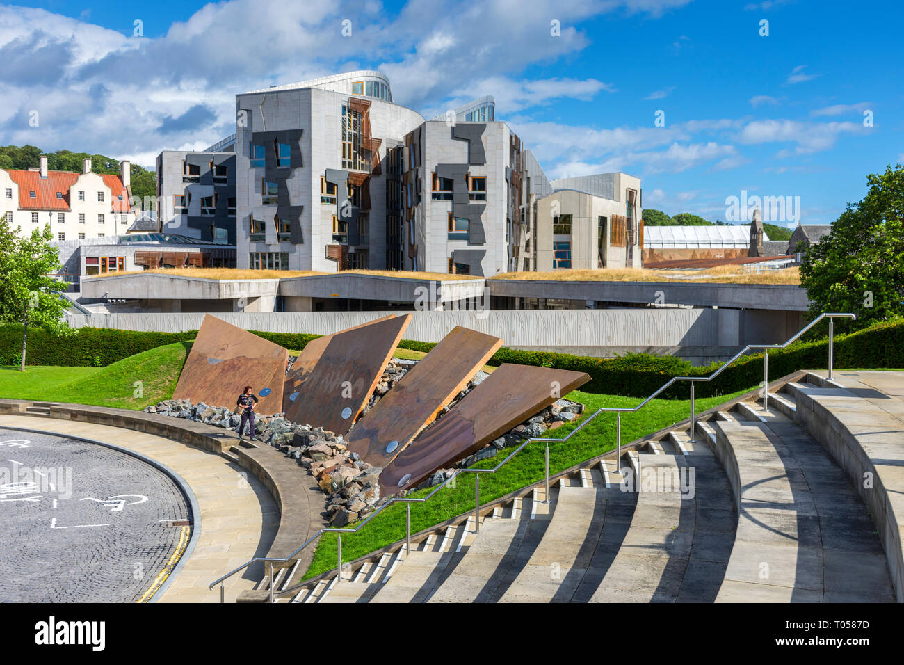 Das schottische Parlament Gebäude (von Enric Miralles 2004), aus der unsere Dynamic Earth Science Center, Holyrood, Edinburgh, Schottland, Großbritannien Stockfoto