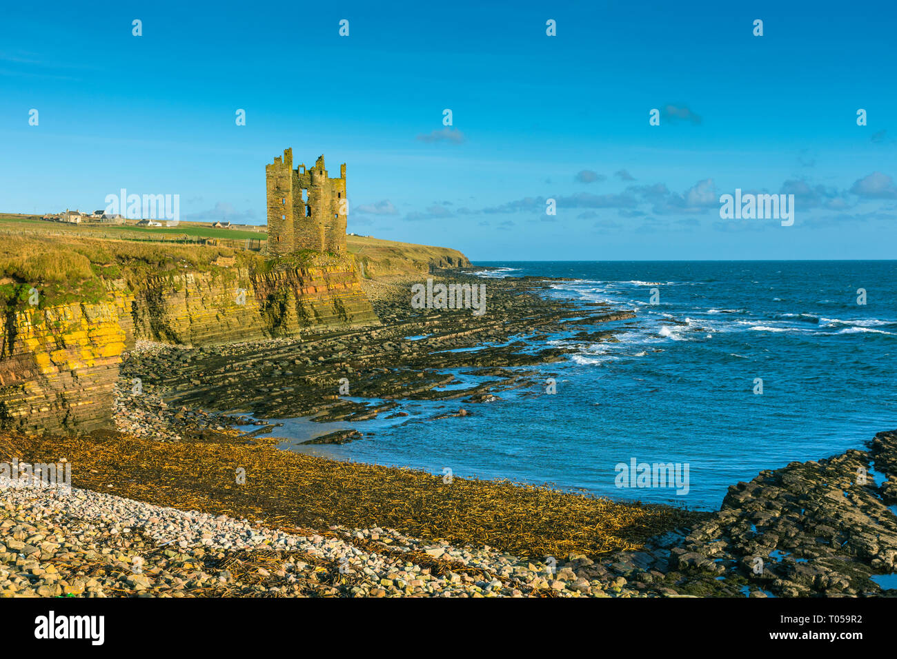 Keiss Schloss, gebaut von George Sinclair, 5. Earl von Caithness, im späten 16. oder frühen 17. Jahrhunderts. Sinclair Bay, Keiss, Caithness, Schottland, Großbritannien Stockfoto