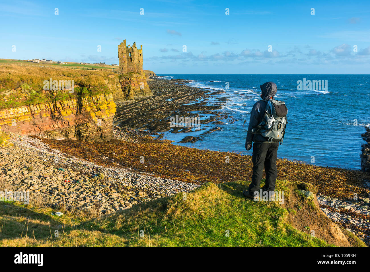Keiss Schloss, gebaut von George Sinclair, 5. Earl von Caithness, im späten 16. oder frühen 17. Jahrhunderts. Sinclair Bay, Keiss, Caithness, Schottland, Großbritannien Stockfoto