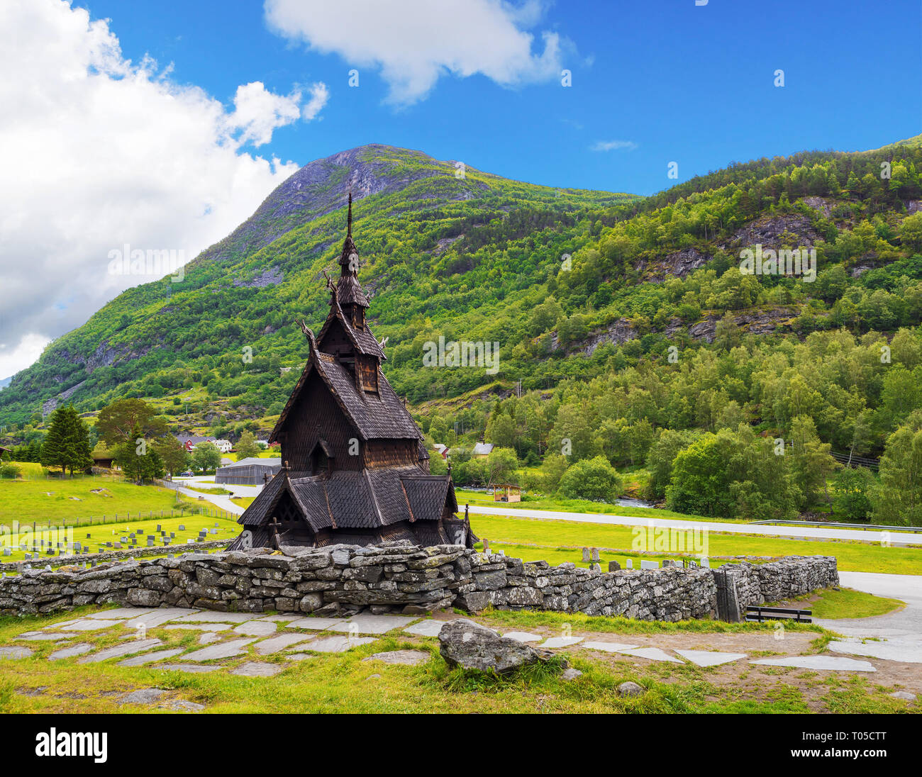 Borgund Stabkirche - älteste erhaltene Holzbauten. Wundervolle touristische Attraktion von Norwegen Stockfoto