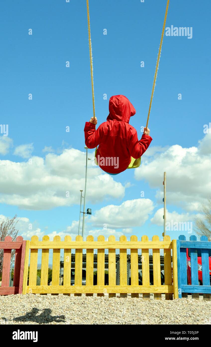 Kind schwingen Stockfoto