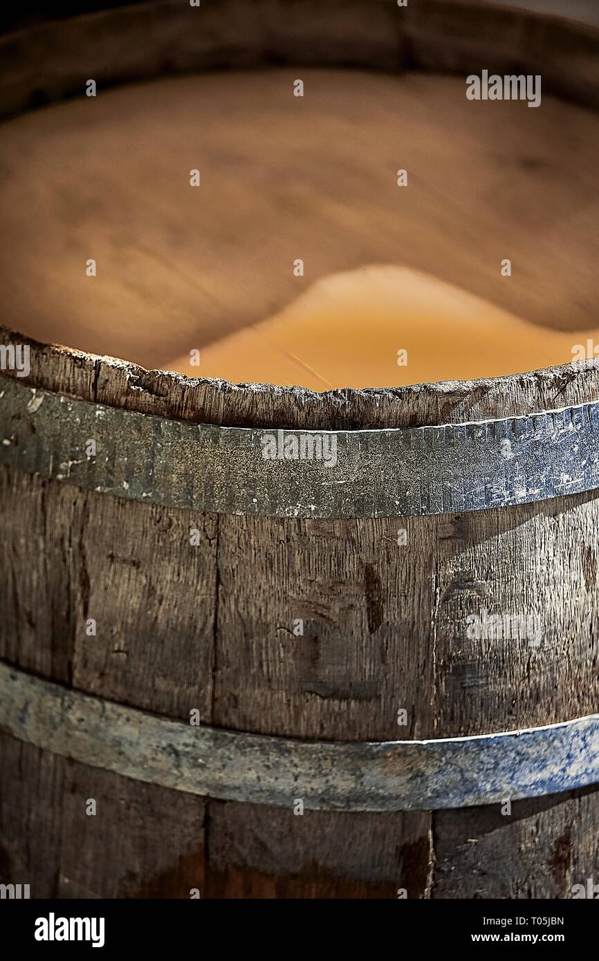 Single Wein Oak Cask Fass isoliert. Stock Bild. Stockfoto