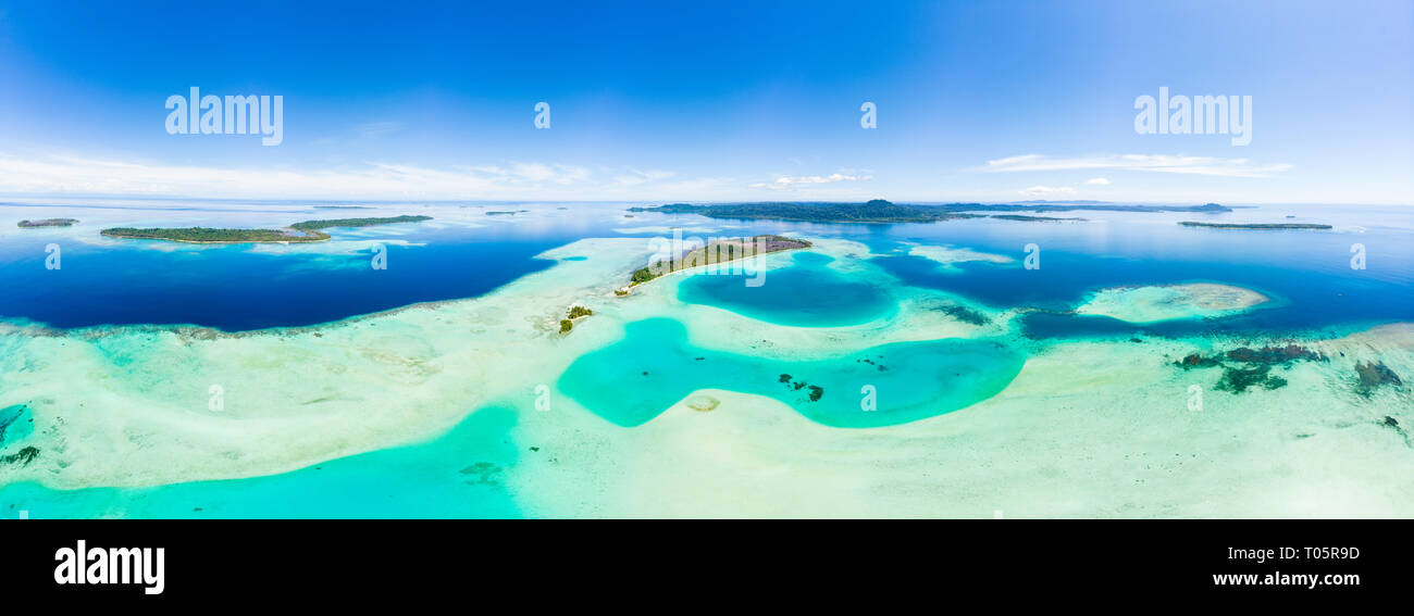 Luftaufnahme Banyak Inseln Sumatra tropischen Archipel in Indonesien, Aceh, Coral Reef White Sand Beach. Top reisen Reiseziel, beste Tauchen snor Stockfoto