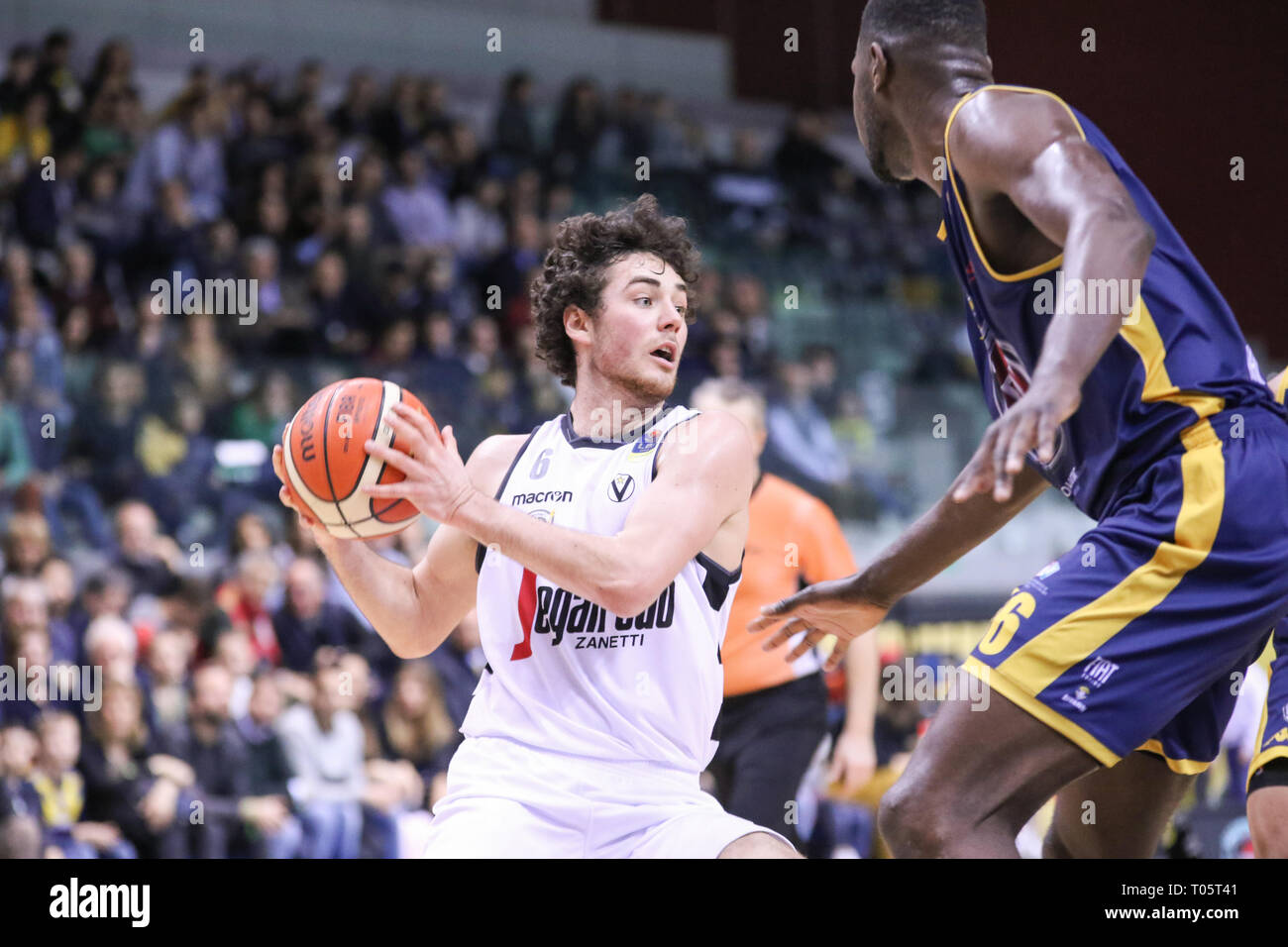 Turin, Italien. 17. März, 2019. Alessandro Pajola (Virtus Bologna) während der Lega Basket Serie A 2018/2019 match Auxilium Fiat Torino vs Virtus Segafredo Bologna. Walter Bertagnoli/Alamy leben Nachrichten Stockfoto