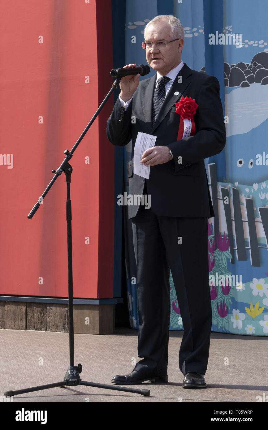 Saitama, Japan. 16 Mär, 2019. Pekka Orpana Botschafter von Finnland in Japan spricht während der Eröffnung des neuen Moominvalley Themenpark in Saitama. Der neue Themenpark in der British-Finnish animierte Serie Moominvalley eröffnete heute inspiriert (März 16) in der Stadt von Hanno, Saitama, in der Nähe von Tokio. Credit: Rodrigo Reyes Marin/ZUMA Draht/Alamy leben Nachrichten Stockfoto