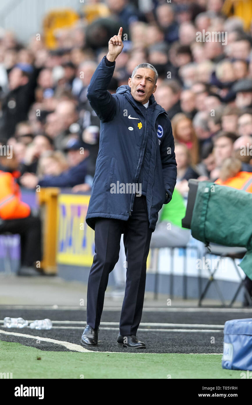 London, Großbritannien. 17 Mär, 2019. Brighton & Hove Albion Manager Chris Hughton während der Der FA Cup Match zwischen Millwall und Brighton und Hove Albion an der Höhle, London, England am 17. März 2019. Foto von Ken Funken. Nur die redaktionelle Nutzung, eine Lizenz für die gewerbliche Nutzung erforderlich. Keine Verwendung in Wetten, Spiele oder einer einzelnen Verein/Liga/player Publikationen. Credit: UK Sport Pics Ltd/Alamy leben Nachrichten Stockfoto