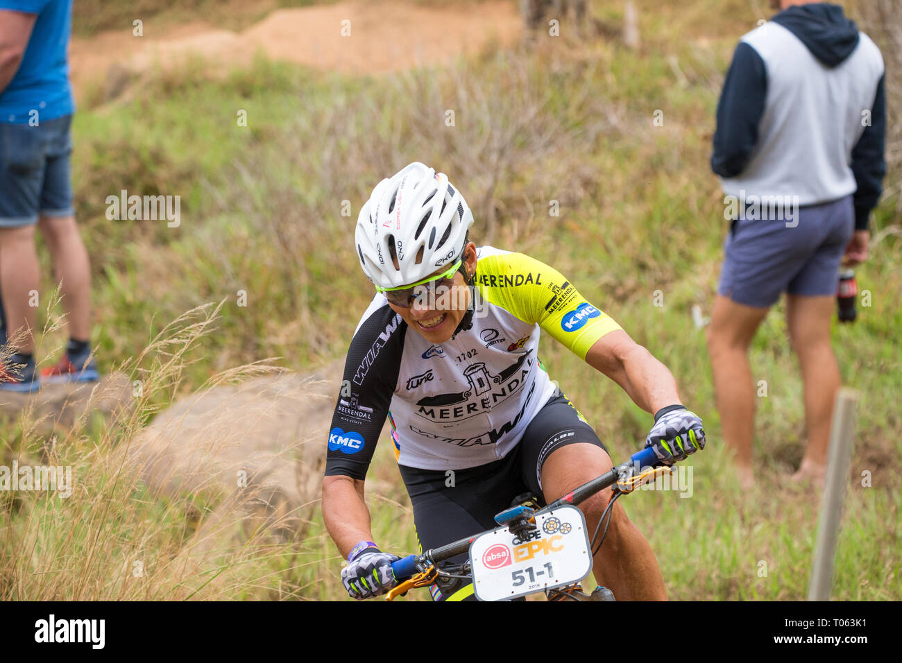 Kapstadt, Südafrika. 17. März, 2019. Sabine Spitz in Deutschland kurz vor dem Ende des Prologs Phase der Start der acht Tag Absa Cape Epic Radrennen. © Childa Santrucek/Alamy leben Nachrichten Stockfoto