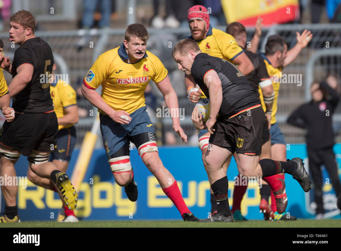 Köln, Deutschland. 17 Mär, 2019. Rugby: EM, Abteilung 1A, Europa Meisterschaft 2019, Deutschland - Spanien, Spieltag 5: Felix Martel hat die Kugel schnappte. Foto: Jürgen Kessler/dpa Quelle: dpa Picture alliance/Alamy leben Nachrichten Stockfoto