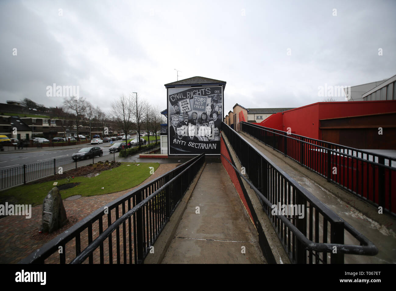 Londonderry, Nordirland. 16. Mär 2019. Die 1968 Bürgerrechte Wandgemälde zeigen SDLP, John Hume und Ivan Cooper in der Nationalistischen katholischen Bogside Bereich von Derry (Londonderry), Nordirland, 16. März 2019. - "Dieses Wandbild erinnert an den Beginn des Kampfes in Derry für demokratische Rechte. Es nicht oft genug betont werden, dass dieser Kampf beteiligten Protestanten ebenso wie Katholiken. Der 5. Oktober 1968 März in Blutvergießen in die Duke Street Derry endete. Credit: Irish Auge/Alamy leben Nachrichten Stockfoto