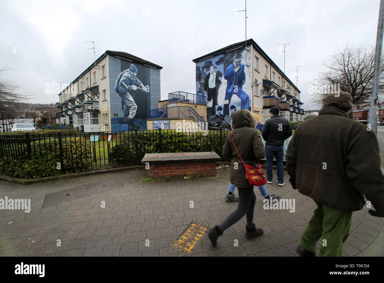 Londonderry, Nordirland. 16. Mär 2019. Der bogside Wandmalereien zeigen Szenen aus den Schwierigkeiten in der Bogside, einschließlich der Bürgerrechtsbewegung der späten 60er Jahre, Bloody Sunday, Internierung und die 1981 Hungerstreiks. Seit Beginn ihrer Arbeit in den frühen neunziger Jahren, die Bogside Artists haben weltweite Anerkennung mit Ausstellungen in Europa, Australien und Nordamerika gewonnen. Credit: Irish Auge/Alamy leben Nachrichten Stockfoto