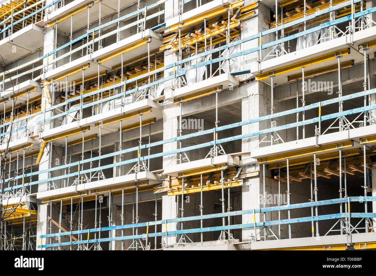 Gebäude Baustelle, Gerüst für hausfassade - Stockfoto