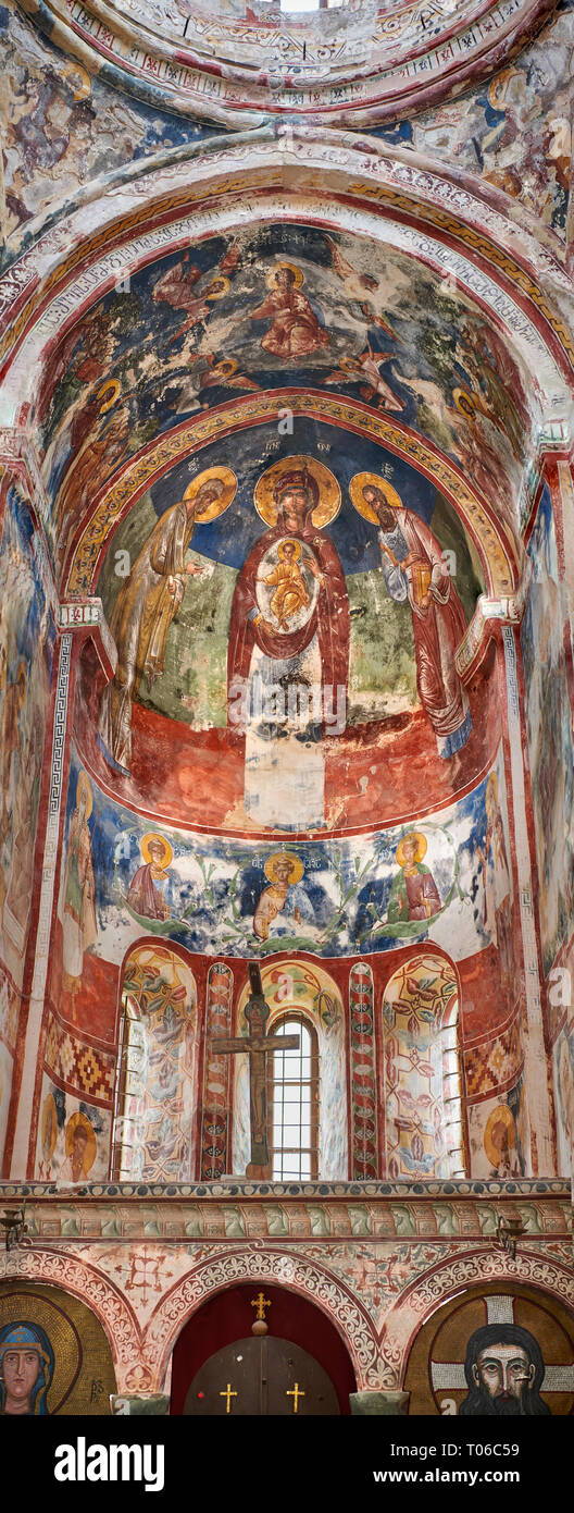 Fotos & Bilder der Byzantinischen Apsis Fresken der "Theotókos", mit der Darstellung der Jungfrau Maria, der Mutter Gottes, und Kind, in der Gelati georgischen Orthodo Stockfoto