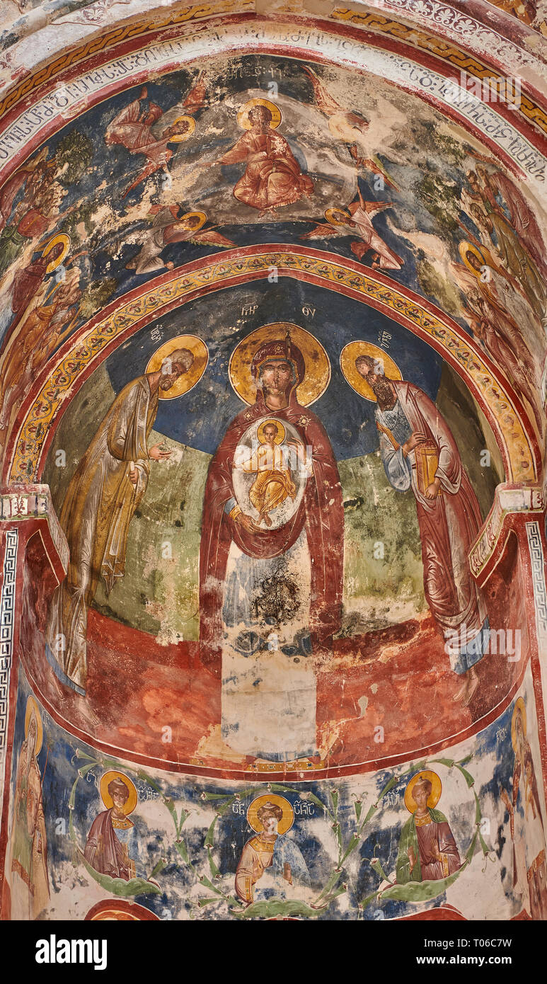 Fotos & Bilder der Byzantinischen Apsis Fresken der "Theotókos", mit der Darstellung der Jungfrau Maria, der Mutter Gottes, und Kind, in der Gelati georgischen Orthodo Stockfoto