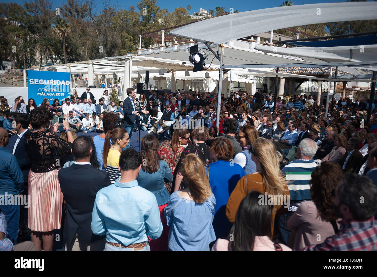 Pablo Casado gesehen wird seine Rede während einer Sitzung der Spanischen Volkspartei in Los Baños del Carmen. Stockfoto