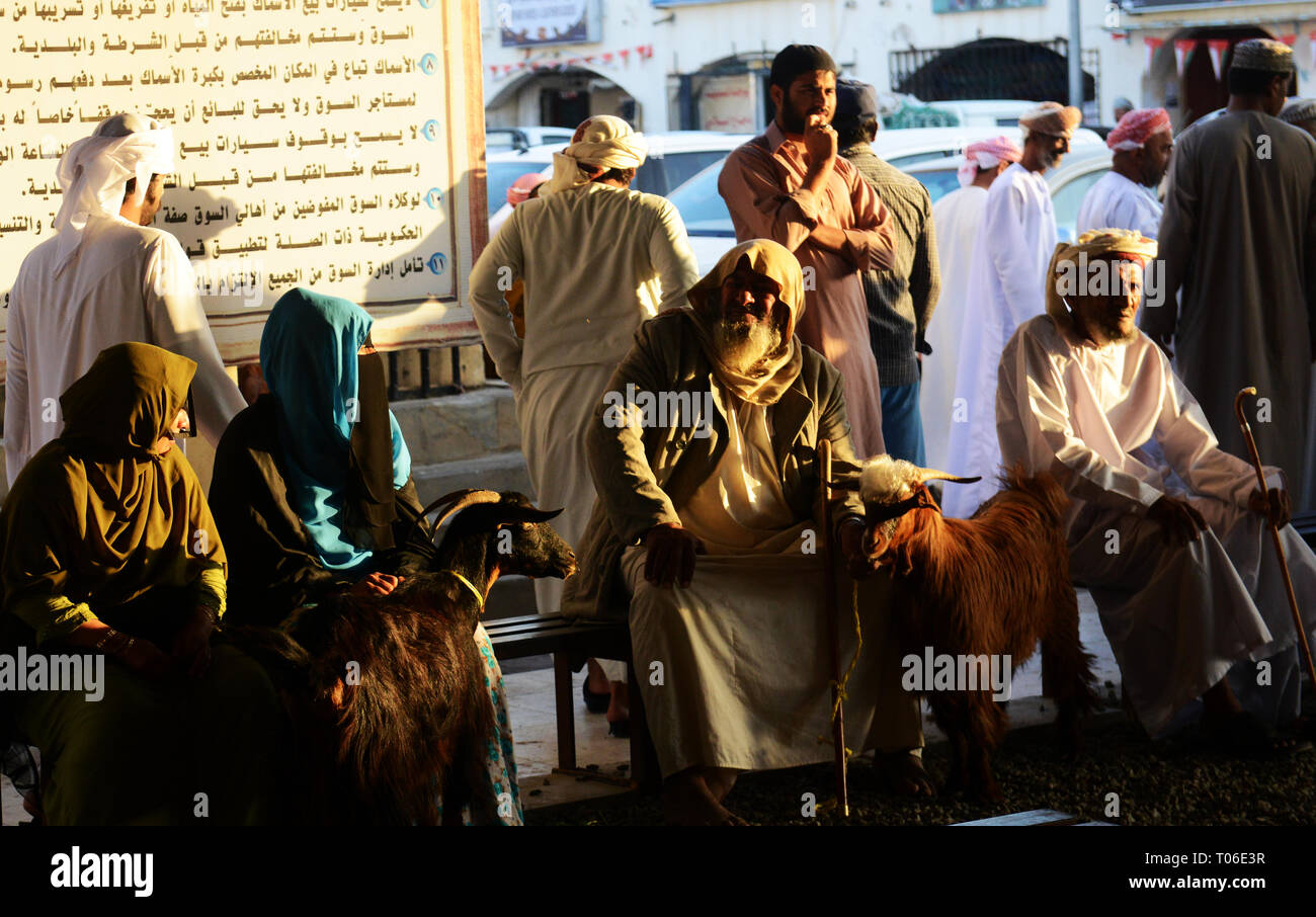 Die pulsierende Donnerstag Markt in Sinaw, Oman. Stockfoto