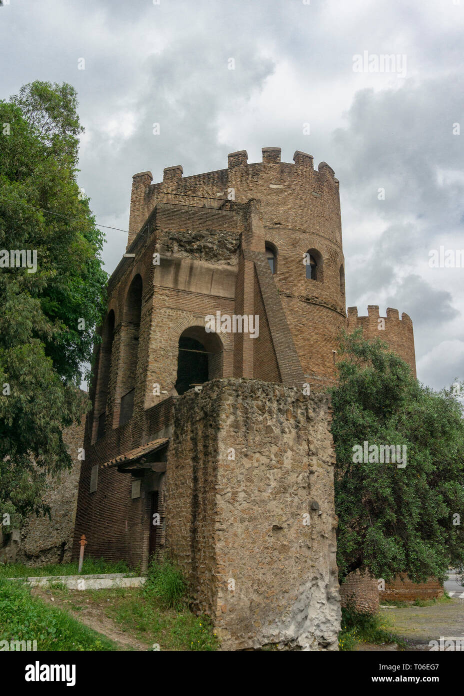 Historische Gebäude in der Nähe von Tomba di Antonio Gramsci. Stockfoto
