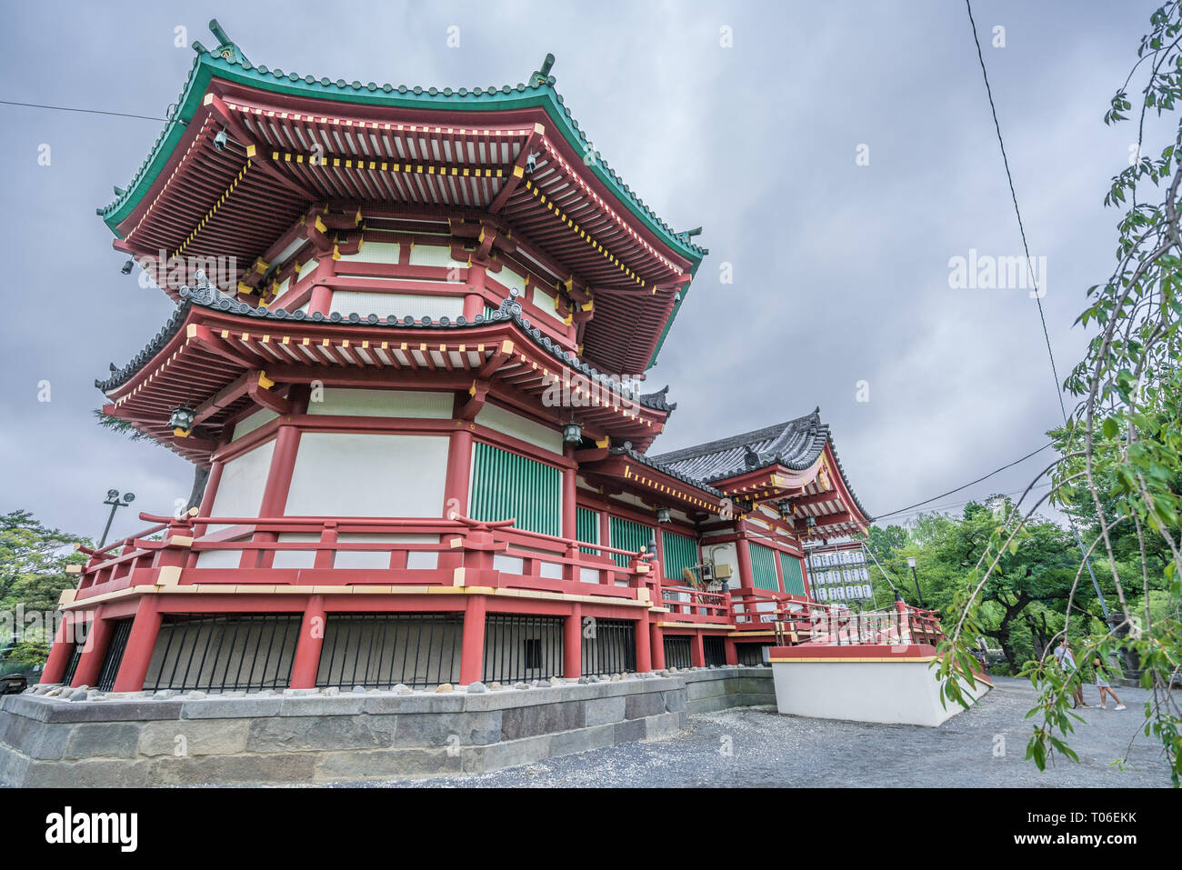 Der sechseckige Turm des Tempels Shinobazunoike Benten-do, in dem die Göttin Benzaiten verankert ist. Befindet sich im Ueno Park. Taito-ku, Tokio, Japan Stockfoto