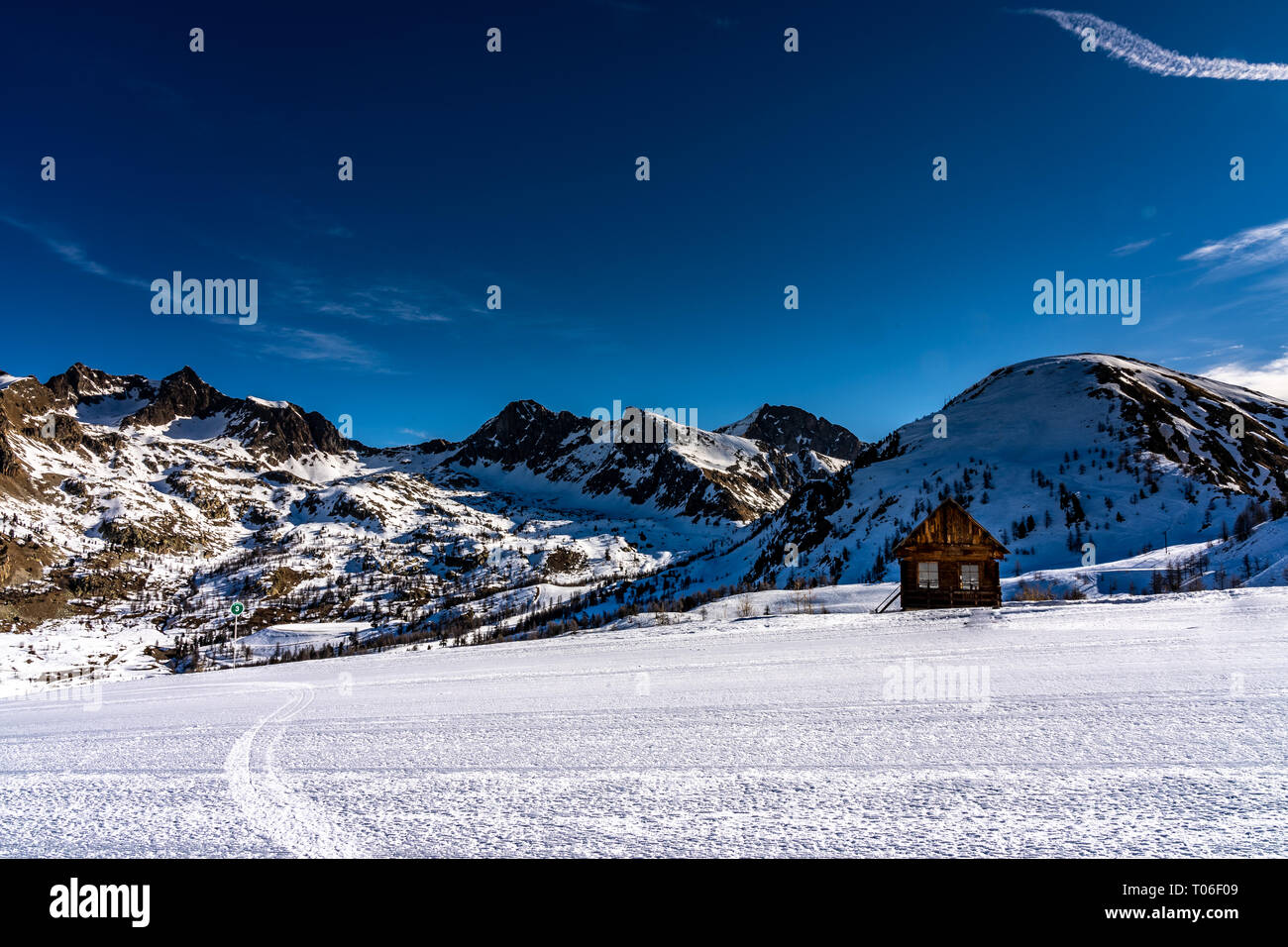 Snowy Mountains der französischen Alpen im Skigebiet Isola 2000, Frankreich Stockfoto