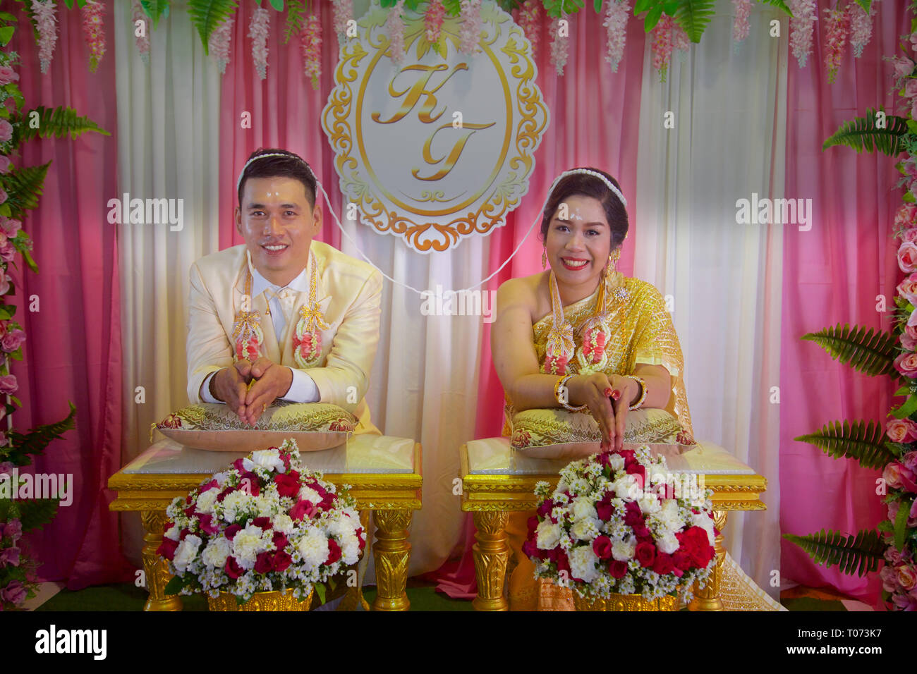 Ein frisch angetrauten Paar an ihrer Hochzeit Zeremonie, Thailand, Stockfoto