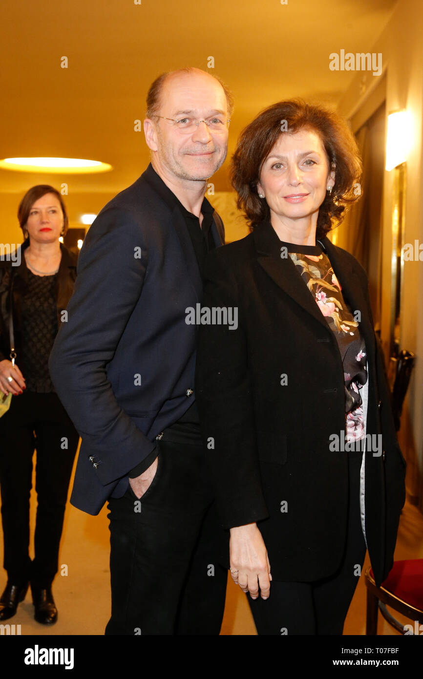 Berlin, Deutschland. 17 Mär, 2019. Horst Günter Marx, Marijam Agischewa Weltpremiere von Monsieur Pierre GEHT ONLINE, Komödie am Kurfürstendamm im Schiller Theater Quelle: Georg Wenzel/dpa-Zentralbild/ZB/dpa/Alamy leben Nachrichten Stockfoto