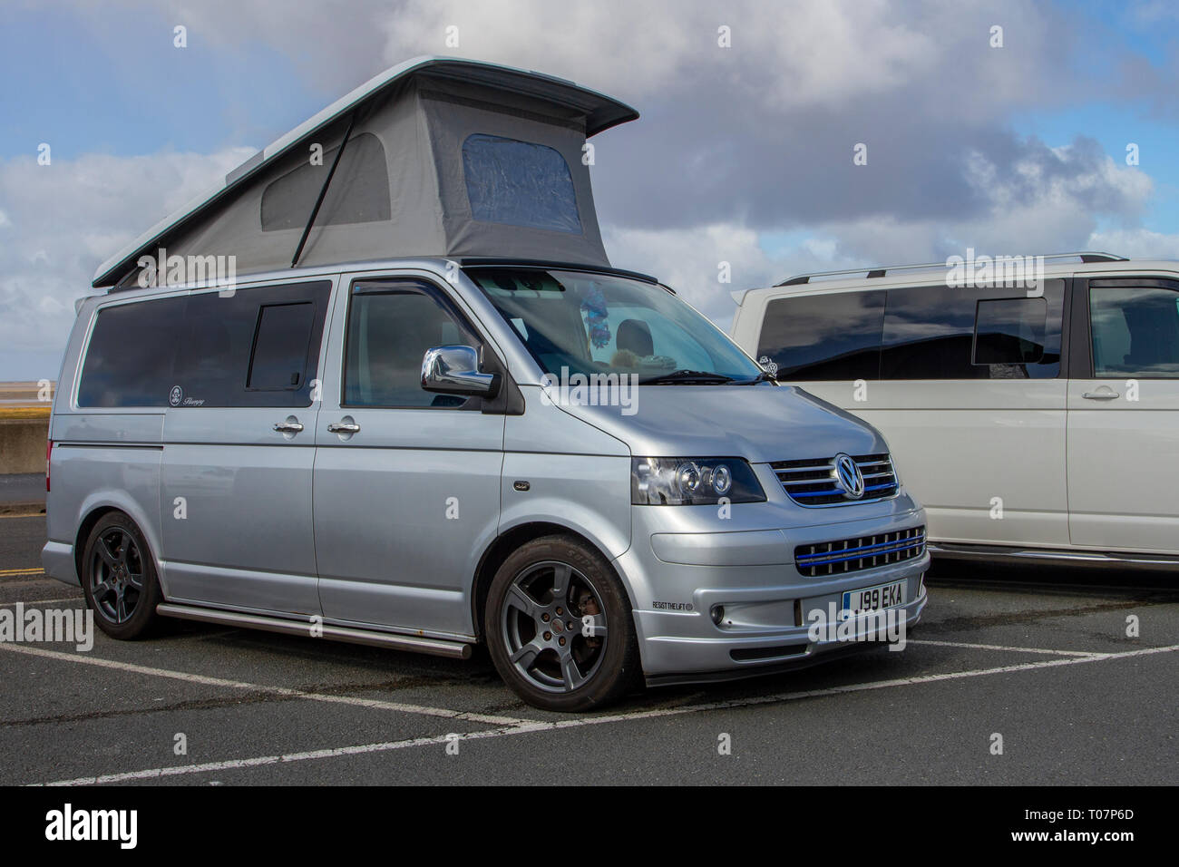 2016 Silber VW Transporter T30 130 TDI; Volkswagen Reisemobile, Pop Top Caddy, Transporter, Camper Vans, kombi, Kombi, Camper van, Wohnmobil Umbau, Vee Dub, Umbauten, Mikrobus, Bus, Camper, VW Vans Stockfoto