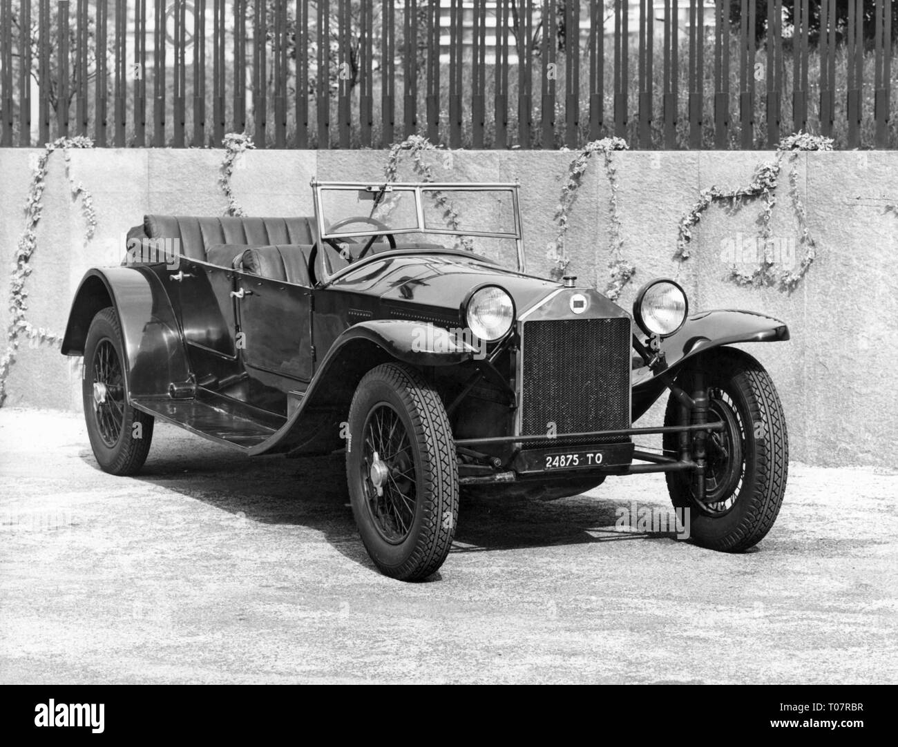 Verkehr Transport Auto Fahrzeug Varianten Lancia Lambda Baujahr 1925 Ansicht Von Rechts Vorne Automobile Museum Turin Italien 1960er Jahre Additional Rights Clearance Info Not Available Stockfotografie Alamy