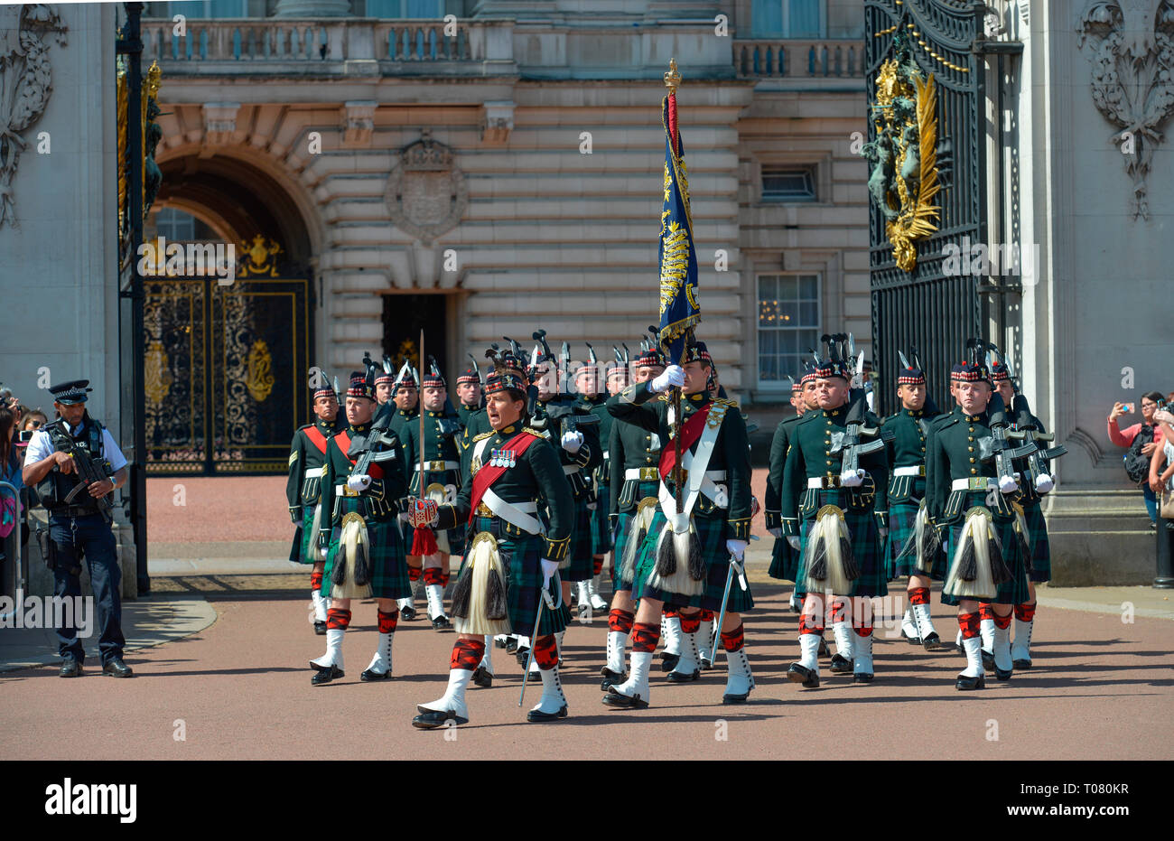 Royal Regiment von Schottland, den Wachwechsel, Buckingham Palace, London, England, Grossbritannien Stockfoto