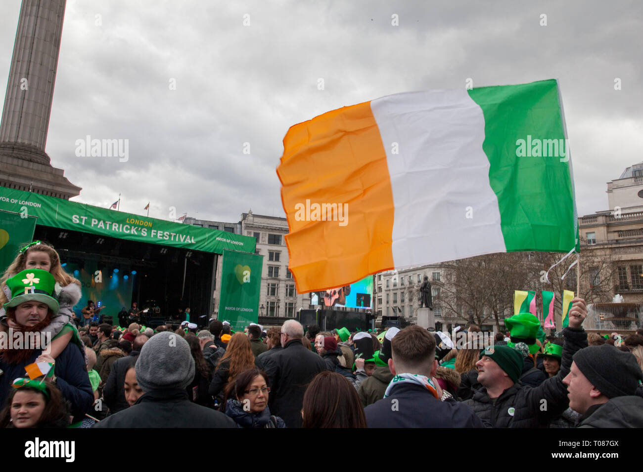 LONDON, UK, 17. März 2019: Die Menschen feiern St. Patrick's Day in London Stockfoto