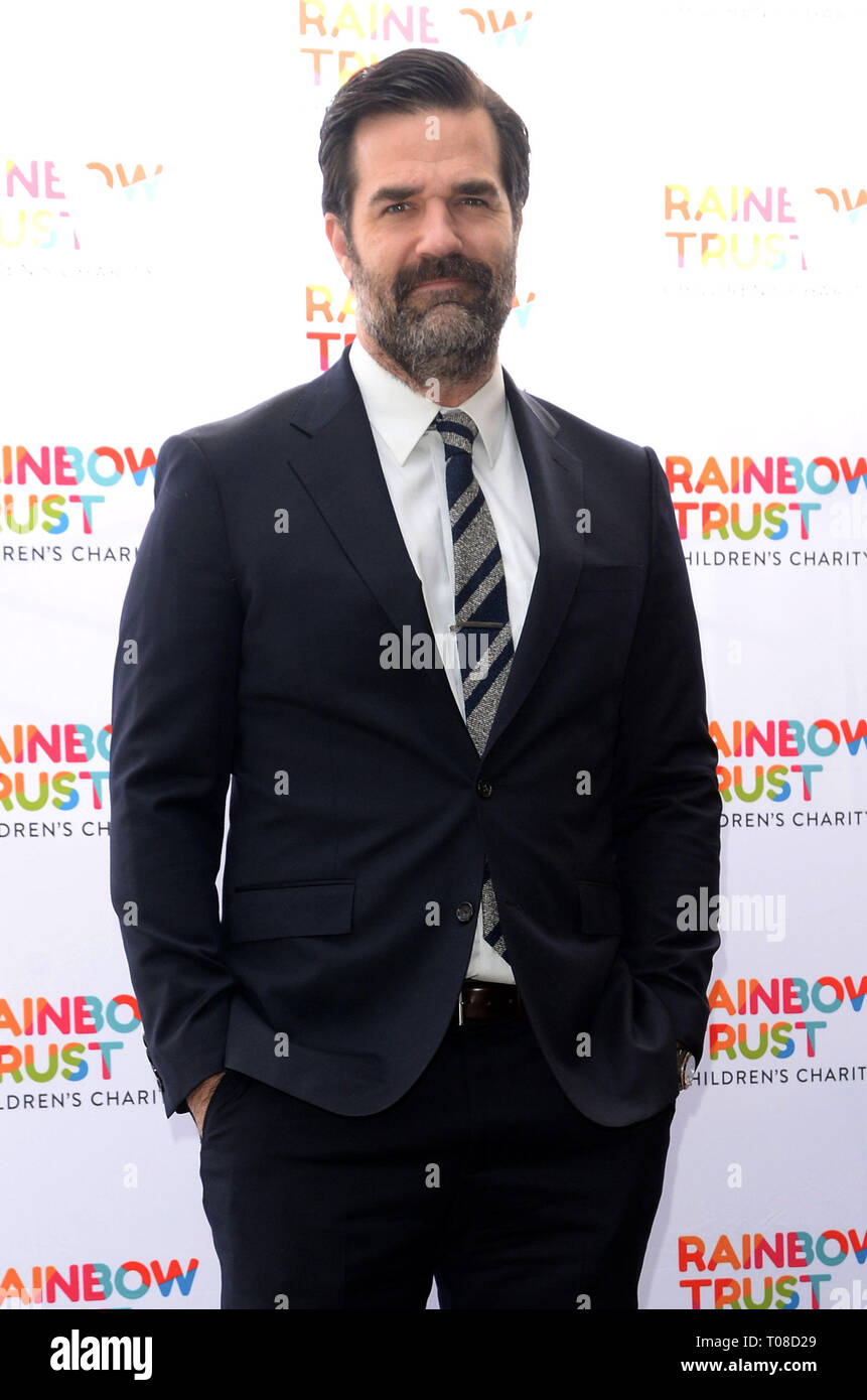 Foto muss Gutgeschrieben © Alpha Presse 078237 18/03/2019 Rob Delaney Vertrauen werden in Mode Event zugunsten der Rainbow Trust Grosvenor House London Stockfoto