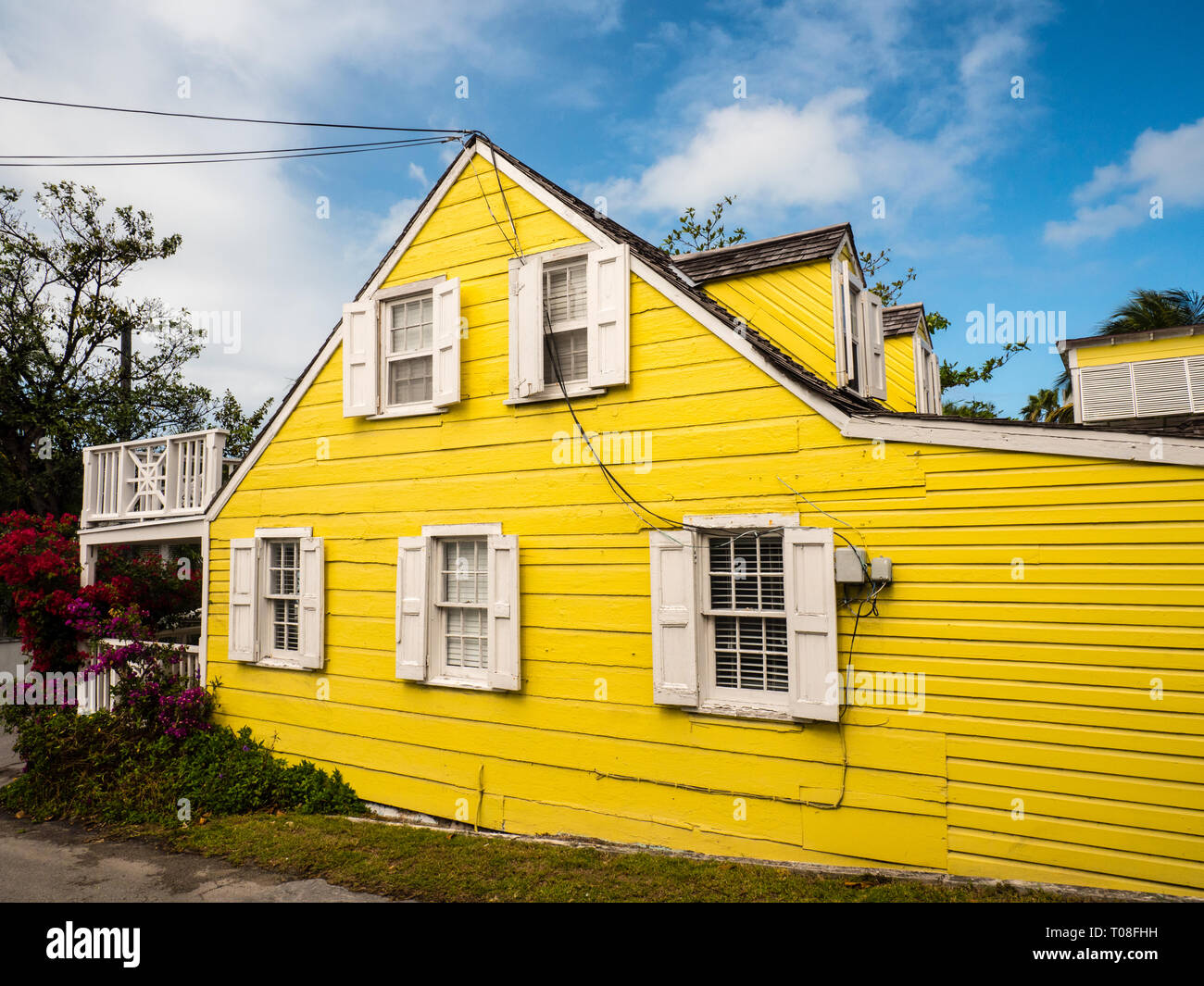 Classic Gelb Bahamas House, Dunmore Town, Harbour Island, Bahamas, Karibik, Stockfoto