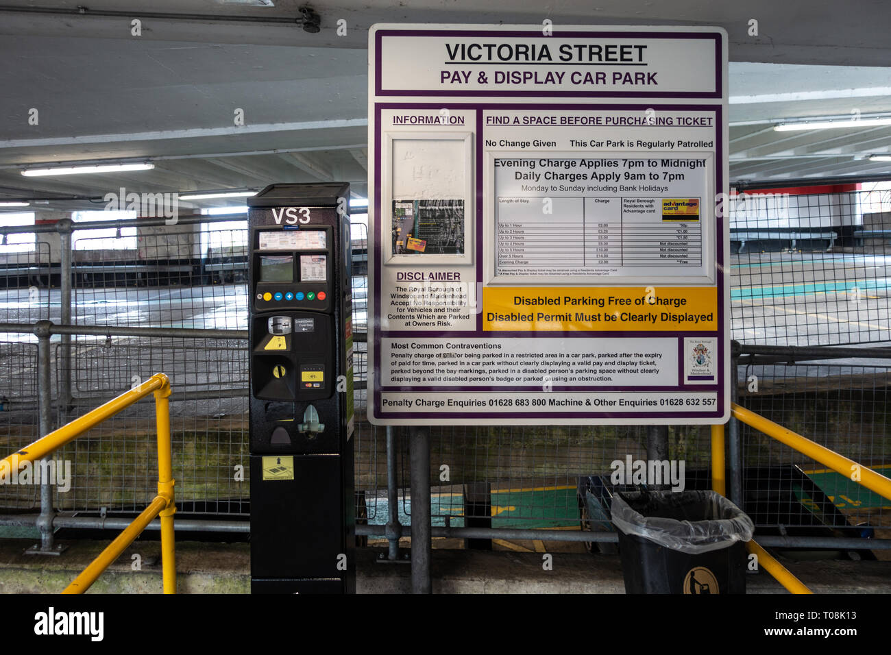 Ein fahrkartenautomat an der Victoria Street kostenpflichtige Parkplatz in Windsor, Großbritannien Stockfoto